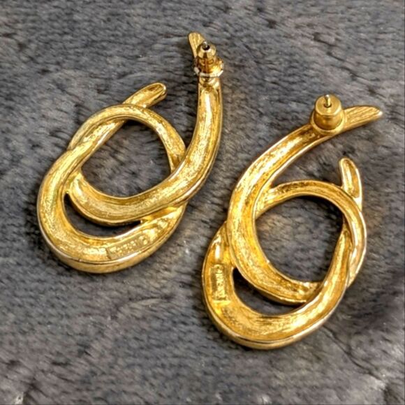 Vintage Crown Trifari Goldtone Double Loop Pierced Earrings - Picture 5 of 8